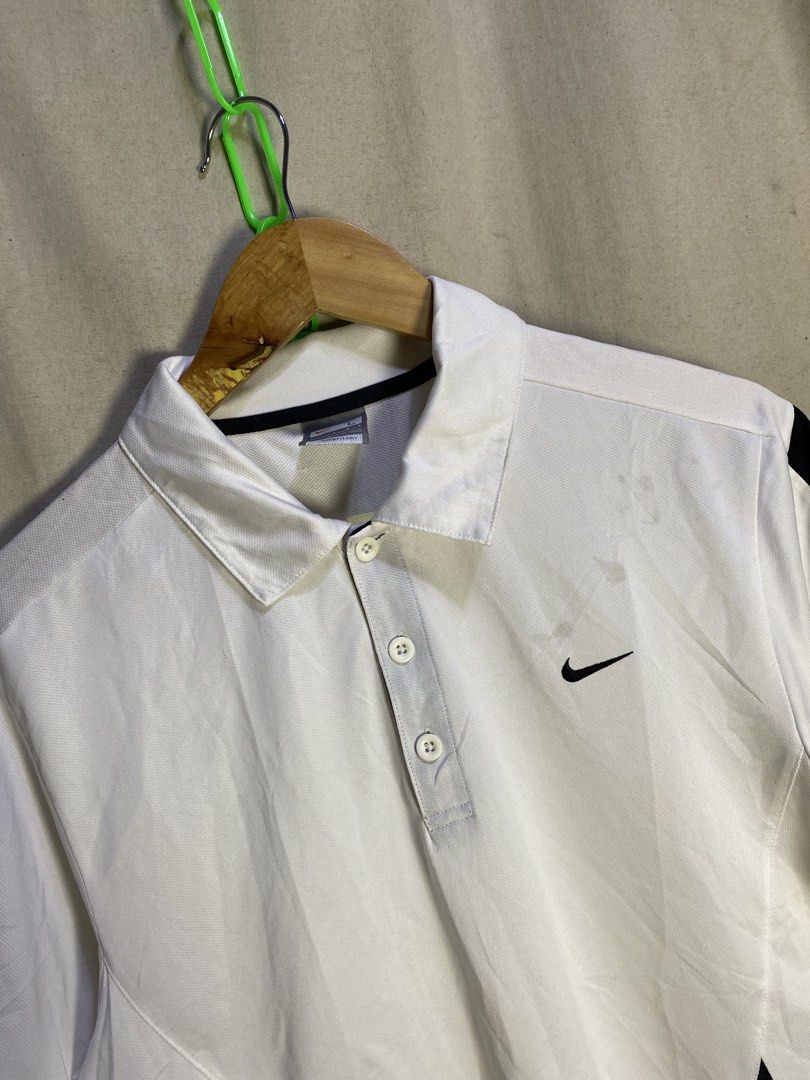 Polo t shirt nike (Category: Formal Shirts) located in Davao. Submitted by lil.thriftjhayy (Listing ID 1466084134, Image 2). Description: Size large fit on medium .