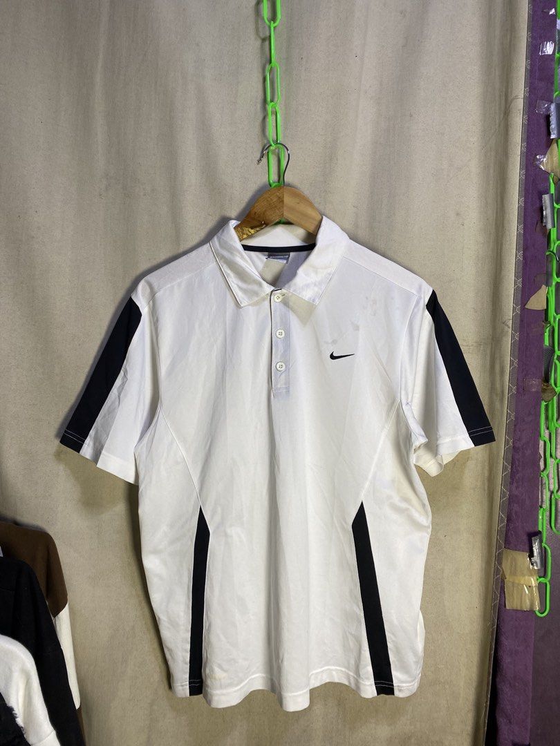 Polo t shirt nike (Category: Formal Shirts) located in Davao. Submitted by lil.thriftjhayy (Listing ID 1466084134, Image 1). Description: Size large fit on medium .