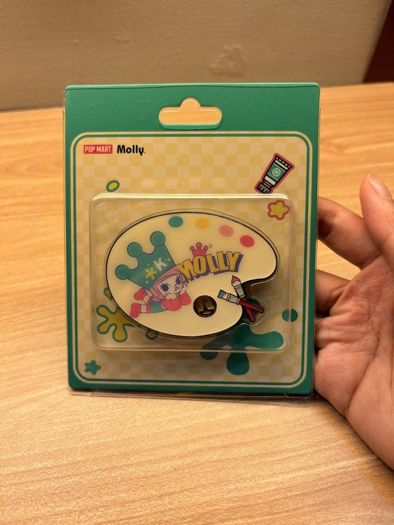 pop mart molly the painter double-layer rotating badge (Category: Vintage Collectibles) located in Makati City. Submitted by ghsyer (Listing ID 1466032828, Image 1). Description: .