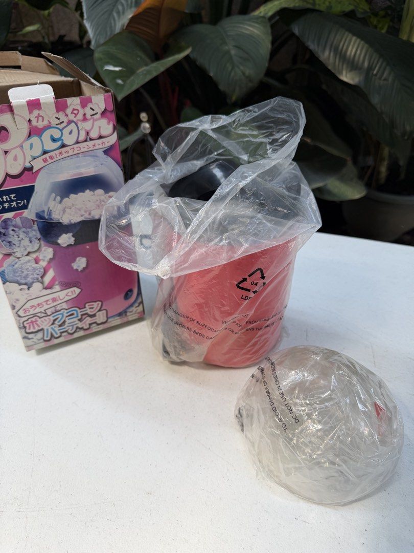 Popcorn maker 110V (Category: Cookware & Accessories) located in Davao. Submitted by parteawares2 (Listing ID 1466042988, Image 1). Description: One piece popcorn maker 110V made in USA you need a transformer for this .