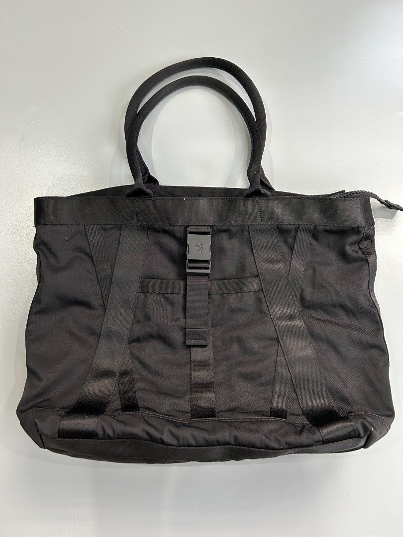 Porter tote bag (Category: Tote Bags) located in Santa Rosa. Submitted by _ba_mo_si_ (Listing ID 1466029411, Image 1). Description: Bag only plus sf Dm.