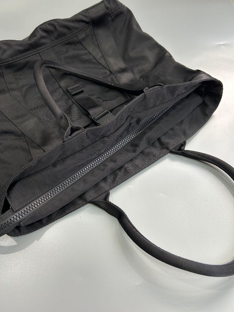Porter tote bag (Category: Tote Bags) located in Santa Rosa. Submitted by _ba_mo_si_ (Listing ID 1466029411, Image 2). Description: Bag only plus sf Dm.