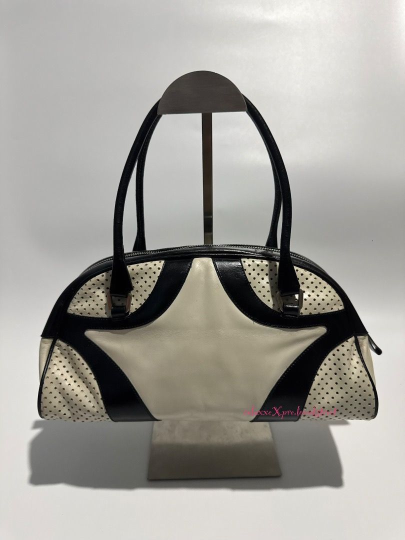 Prada Leather Bowling Bag (Category: Luxury Bags & Wallets) located in Las Pinas. Submitted by coluxxexprelovedstreet1828 (Listing ID 1466140267, Image 1). Description: Authentic Prada Bowling Bag Rank AB Signs of use on the body Guaranteed authentic Negotiable Detailed pics available upon request No to meet up Courier j&t, LBC (by schedule) Lalamove/grab around metromanila SF shoulder by buyer .