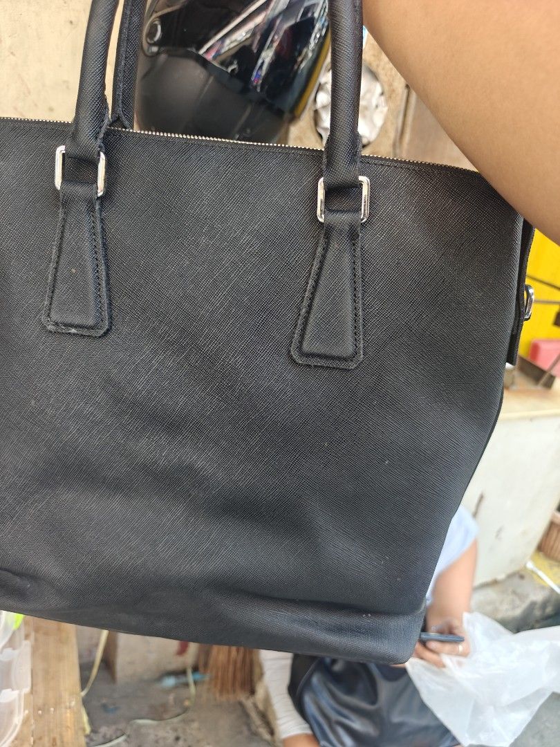 Prada Saffiano (Category: Tote Bags) located in Manila. Submitted by YurWatch (Listing ID 1466033246, Image 2). Description: Prada Saffiano Italy Made For Sale: 1500p Pm to interested 🤝✨😄.