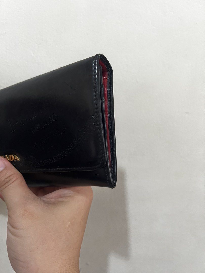 Prada wallet (Category: Luxury Bags & Wallets) located in Valenzuela. Submitted by dianzskiyo (Listing ID 1466100354, Image 3). Description: 📍SELF - AUTHENTICATION📍 LOCATION : VALENZUELA 🎀AVAILABLE! SOLD ITEMS ARE MARKED OR DELETED🎀 Preloved 📍 what you see is what you get 📍 Managed ur expectation - this is preloved 📍 Slightly negotiable 📍 All details were already posted (pls check photos para iwas sa redundant na tanong 😉) 📍 Color may v