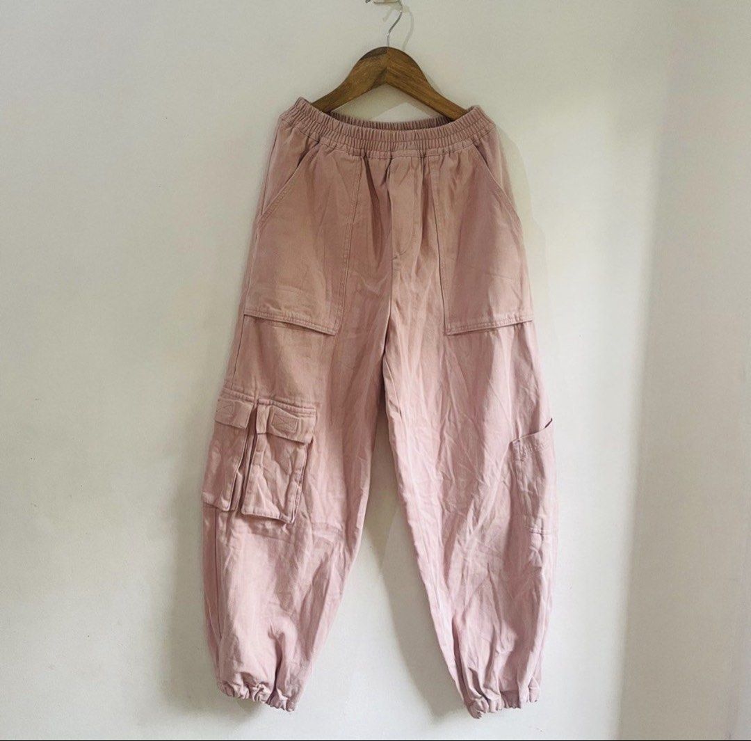 Preloved Authentic Zara Kid’s Cargo Jogger Pants (Category: Babies & Kids Fashion) located in Quezon City. Submitted by etcetcshop (Listing ID 1466081204, Image 1). Description: Preloved Authentic Zara Kid’s Cargo Jogger Pants Size on tag: 13/14yo Last photo when worn by an 11yo, 5ft. Shipping thru j&t c/o buyer ‼️This is a used item, so please refrain from purchasing if you are looking for perfection. ‼️Items may wrinkle during storage and shipp