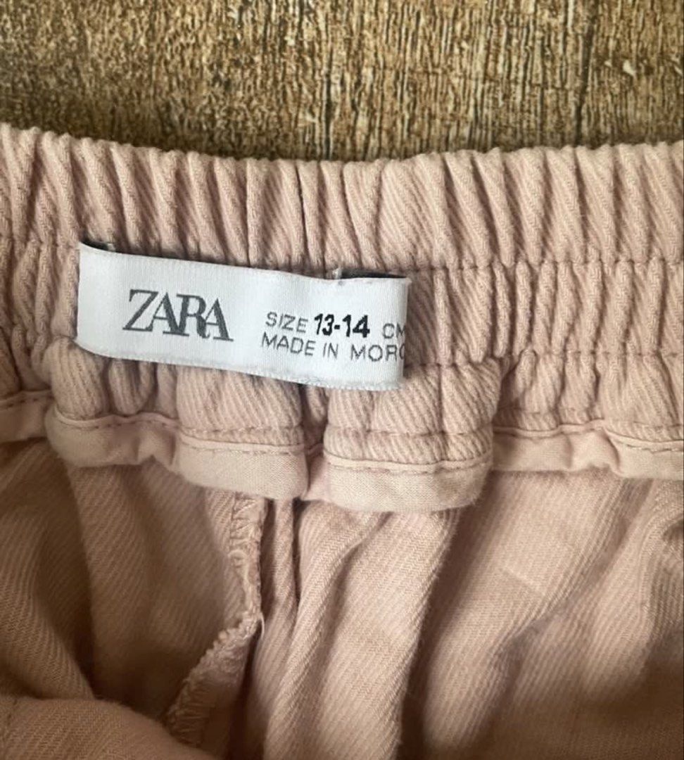 Preloved Authentic Zara Kid’s Cargo Jogger Pants (Category: Babies & Kids Fashion) located in Quezon City. Submitted by etcetcshop (Listing ID 1466081204, Image 2). Description: Preloved Authentic Zara Kid’s Cargo Jogger Pants Size on tag: 13/14yo Last photo when worn by an 11yo, 5ft. Shipping thru j&t c/o buyer ‼️This is a used item, so please refrain from purchasing if you are looking for perfection. ‼️Items may wrinkle during storage and shipp