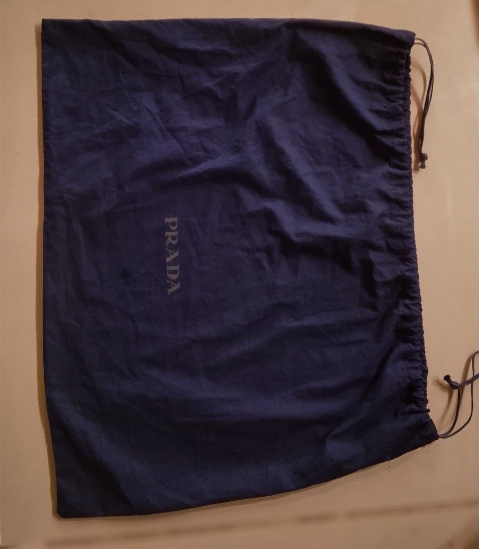 Preloved auth.prada Dustbag (Category: Luxury Accessories) located in Alicia. Submitted by celynahambotruecelyna39 (Listing ID 1466098995, Image 1). Description: .