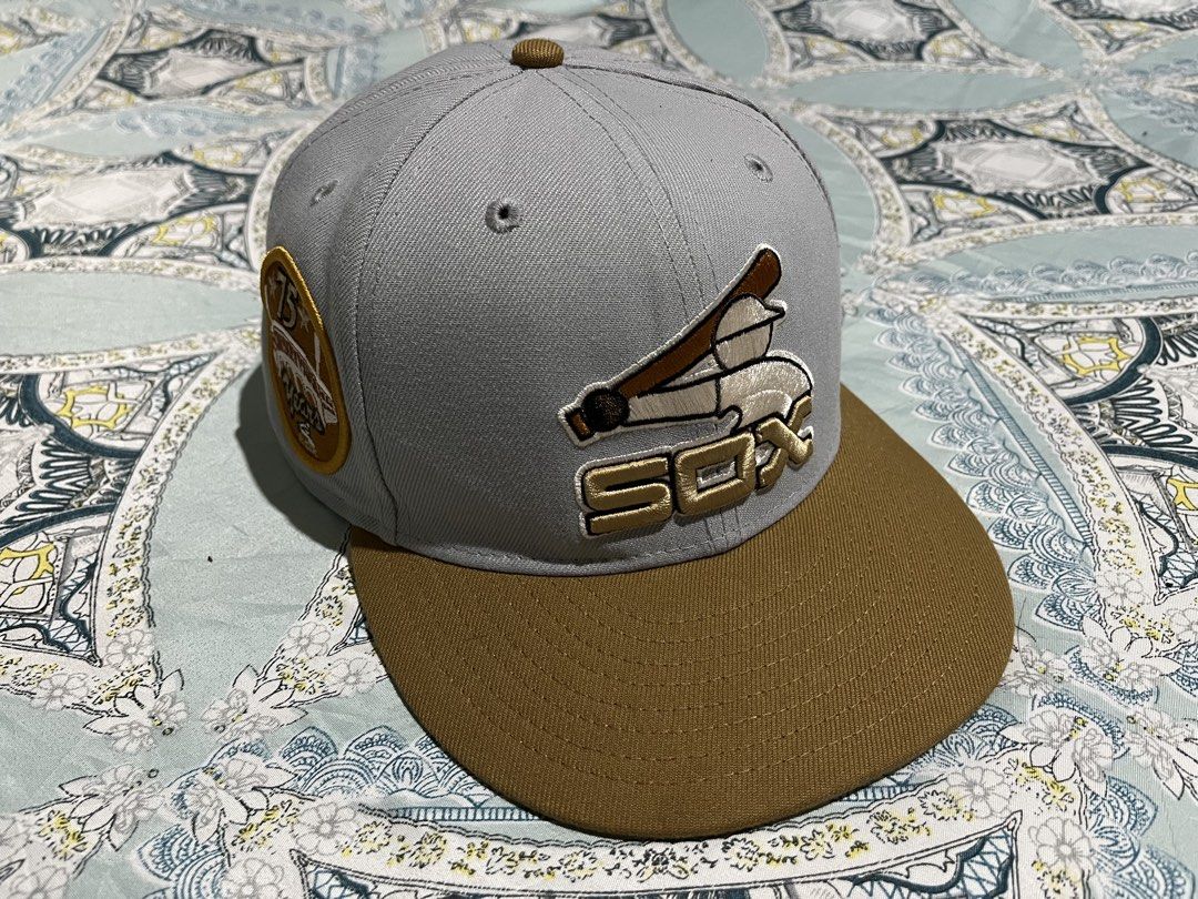 PRE-LOVED CHICAGO WHITE SOX (Category: Caps & Hats) located in Alfonso Lista (Potia). Submitted by saintmarysthrift (Listing ID 1466094671, Image 1). Description: Selling my personal collection of New Era 75 Anniversary edition of Chicago White Sox. Condition:like new Asking Price: 1650 .