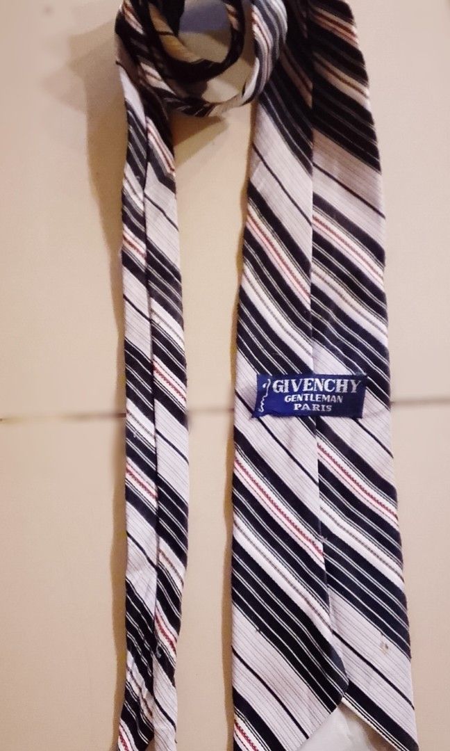 Preloved GEVINCHY Gentlemen Necktie (Category: Luxury Accessories) located in Alicia. Submitted by celynahambotruecelyna39 (Listing ID 1466105089, Image 2). Description: in good condition.