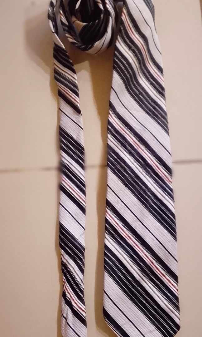 Preloved GEVINCHY Gentlemen Necktie (Category: Luxury Accessories) located in Alicia. Submitted by celynahambotruecelyna39 (Listing ID 1466105089, Image 1). Description: in good condition.