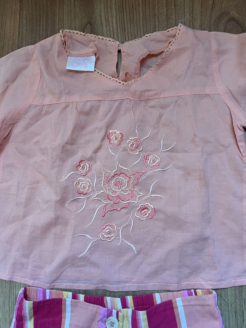 Preloved gingersnaps blouse and pants size 2 (Category: Babies & Kids Fashion) located in Cebu City. Submitted by carou75847 (Listing ID 1465997291, Image 2). Description: - Color: Peach pink - Size: 2 (Small) - Material: Soft, lightweight fabric - Design: V-neckline with delicate scallop lace trim - Condition: Excellent, clean stitching, no stains or damage - Style: Comfortable for everyday casual wear.