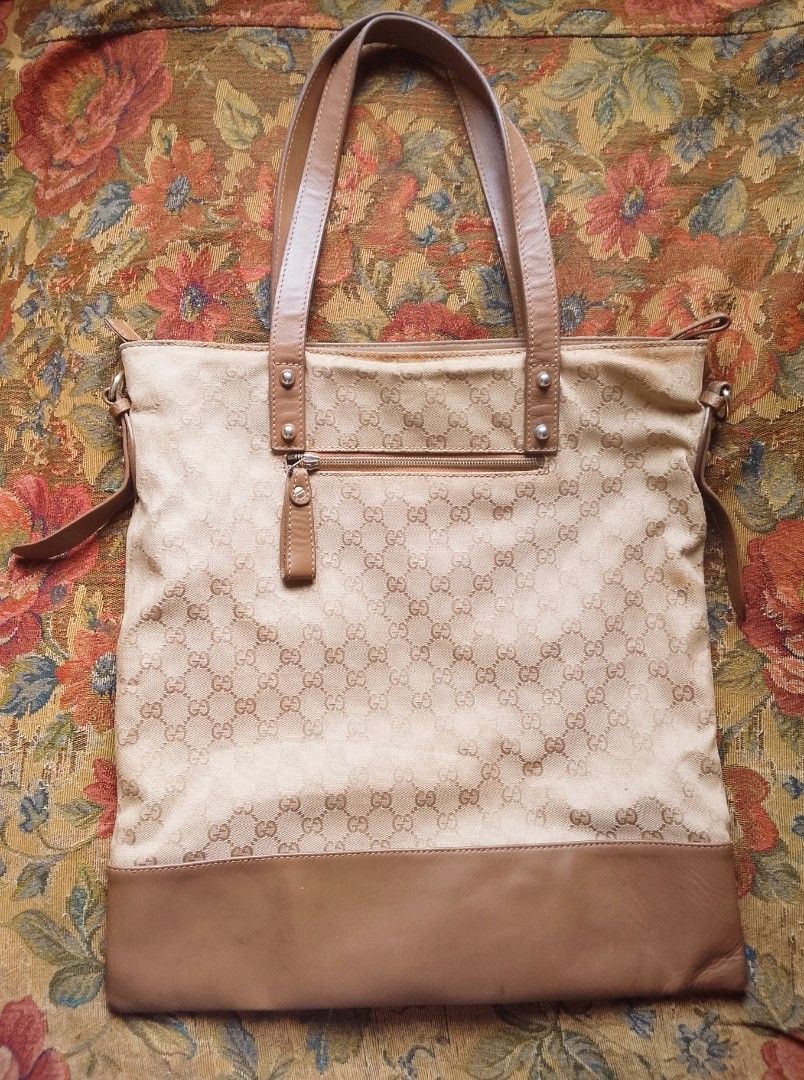 Preloved Gucci Shoulder bag Large (Category: Luxury Bags & Wallets) located in Alicia. Submitted by celynahambotruecelyna39 (Listing ID 1466100788, Image 2). Description: in good condition.