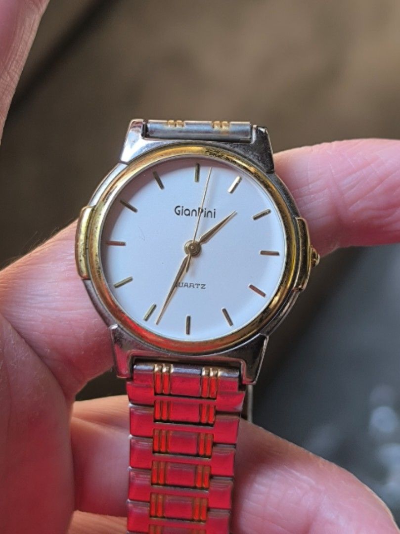 Preloved Men's Watch (Category: Men's Watches) located in Manila. Submitted by sxynss (Listing ID 1465858212, Image 1). Description: selling for 888php for luck..