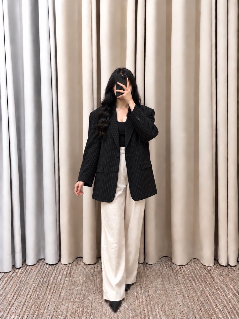 Premium Pinstriped Black 2XL (Category: Coats, Jackets and Outerwear) located in Taguig. Submitted by vm.co (Listing ID 1466114030, Image 1). Description: .