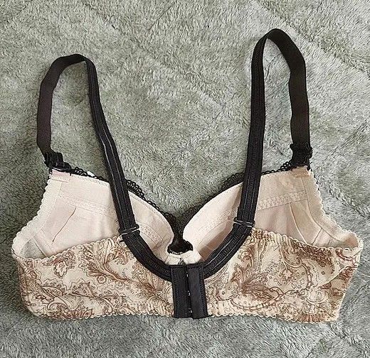 Pretty & Sexy Vintage 32b Bra (Category: Undergarments & Loungewear) located in Manila. Submitted by blairepreloved (Listing ID 1466059052, Image 2). Description: - Like new, no flaws - So pretty and sexy!! - Bought it on ig (korrin.apparel1) - no tag na but as in like new siya!! You can partner this with a tank top or sando showing the lace and it will look so sexy ✨.