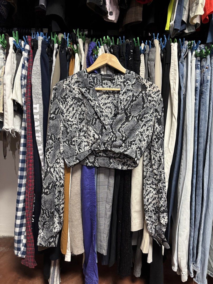 prettylittlething longsleeves (Category: Longsleeves) located in Pila. Submitted by isabelasthriftclothes (Listing ID 1466094674, Image 1). Description: .