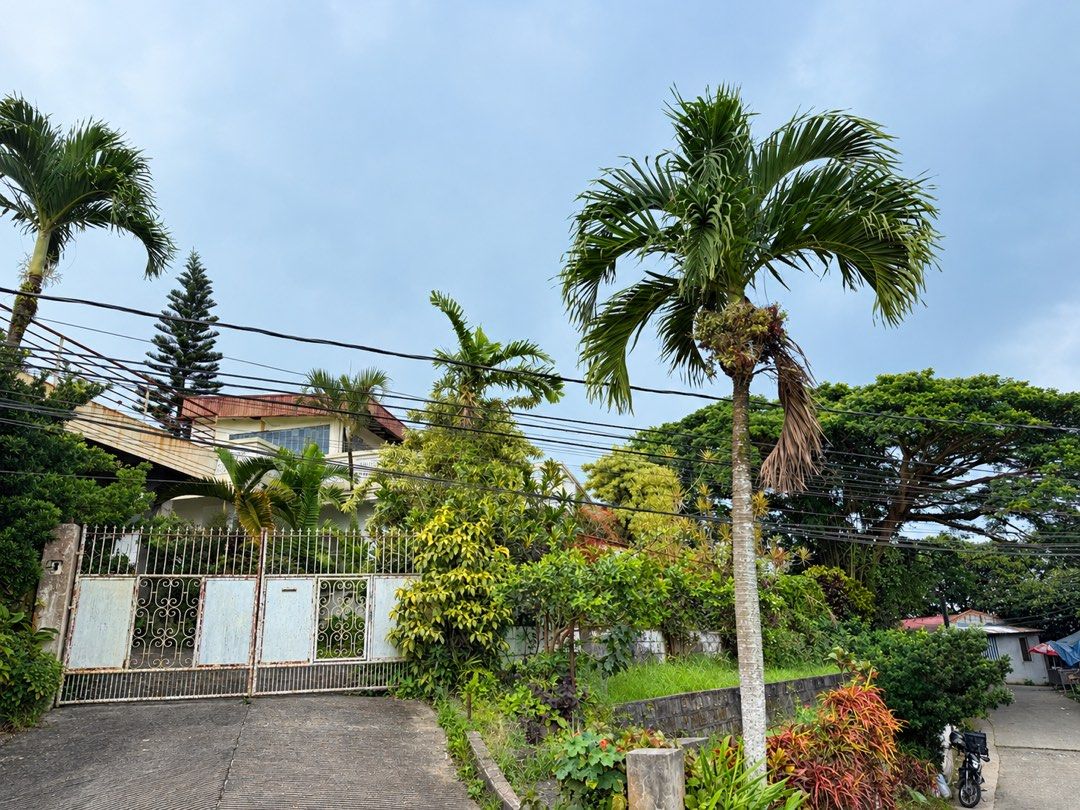Prime Lot in Tagaytay (Category: House & Lot) located in Pasig City. Submitted by remax.malenruado (Listing ID 1465974954, Image 2). Description: FOR SALE: Lot with old structure in Tagaytay 1,013sqm (2 lots) With good view of Taal Lake With old house Prime location Near boutique hotels Selling for: 35M Malen Ruado Remax Capital PRC 20156.