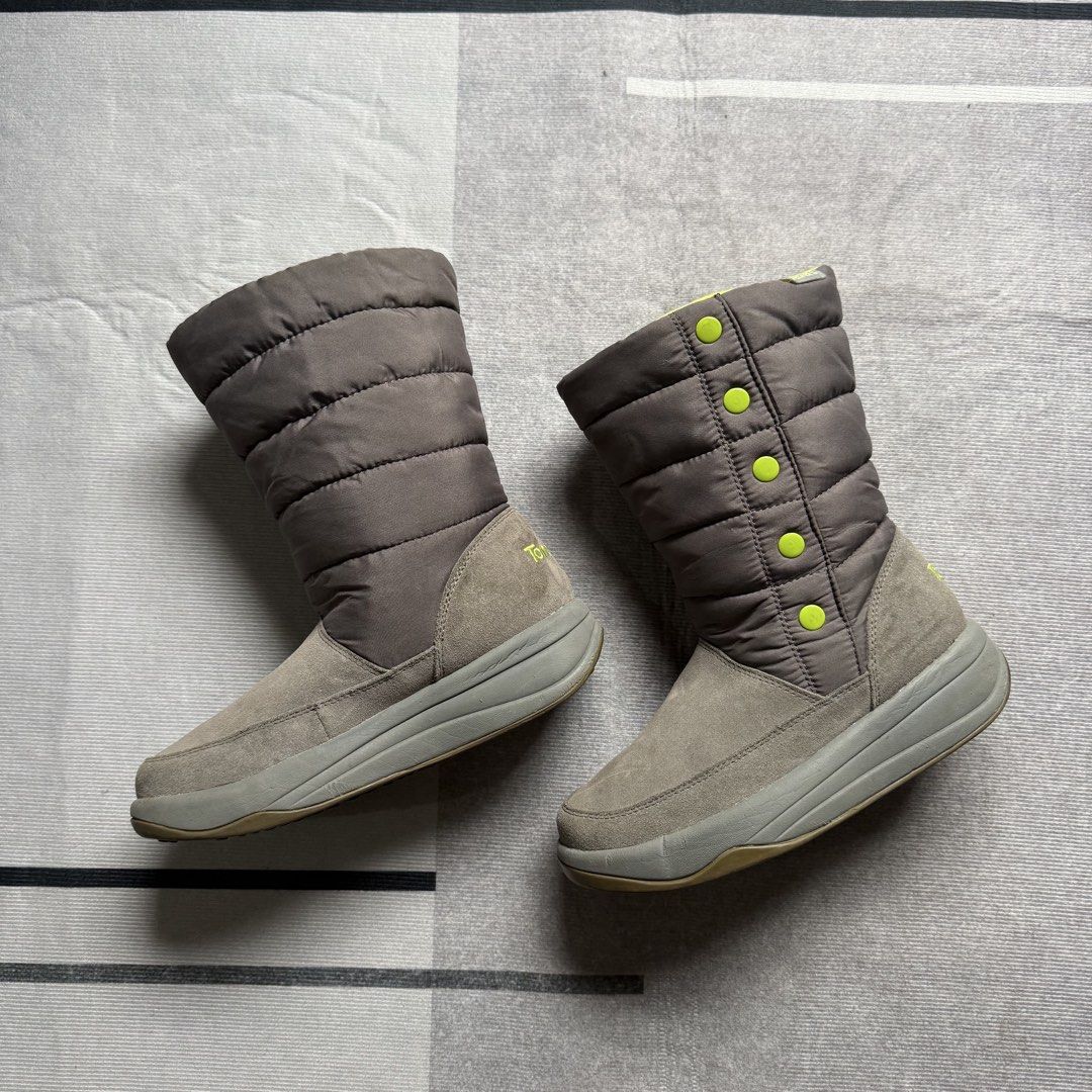 Puffer winter boots (Category: Boots) located in Baguio. Submitted by puss_n_boots2600 (Listing ID 1466150304, Image 2). Description: Size 37 No Flaws.