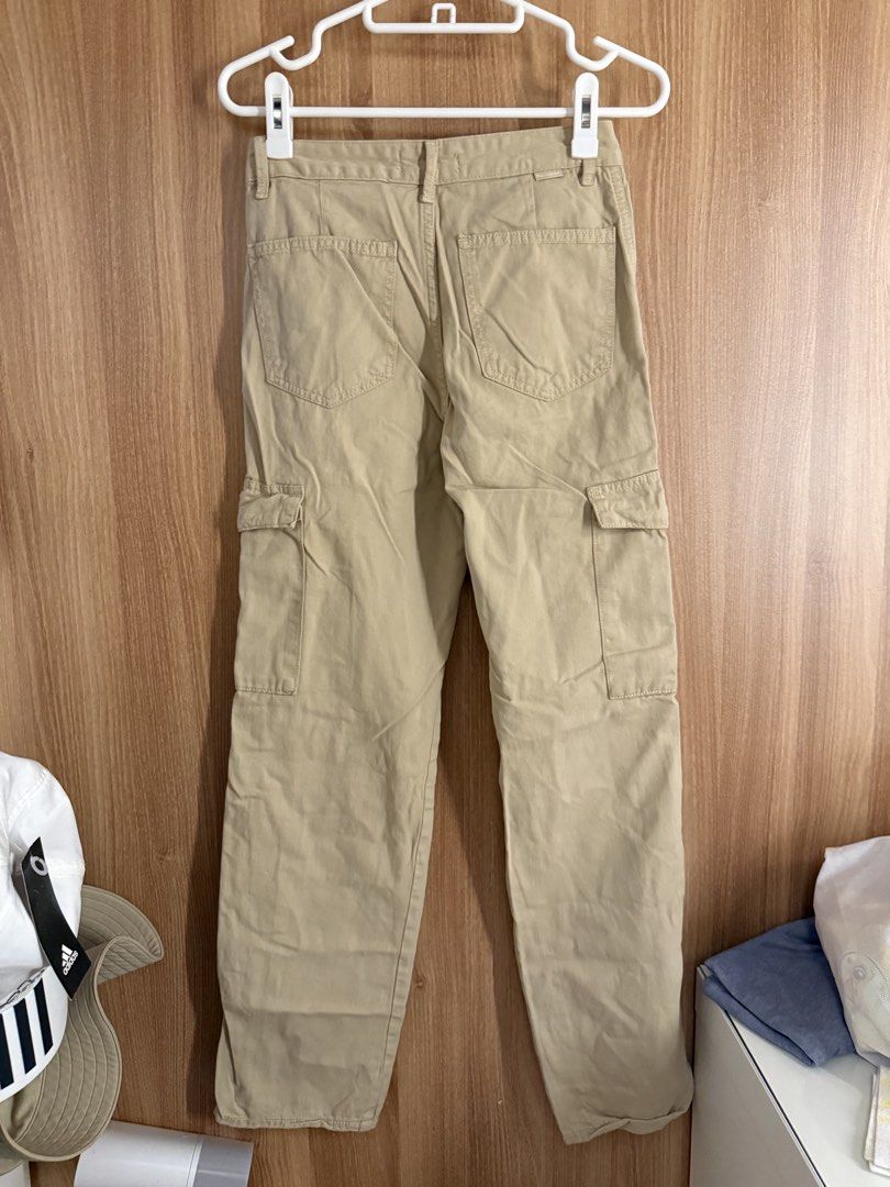 Pull & Bear Beige Cargo Pants (Category: Jeans) located in Manila. Submitted by conradfisher (Listing ID 1466125172, Image 3). Description: - Brand: Pull & Bear - Color: Khaki Beige - Size: EUR 34 / US 2 / MEX 24 - Style: Utility cargo pants with side flap pockets, back pockets, and belt loops - Origin: Made in Turkey - Condition: Clean, well-maintained, and versatile piece.