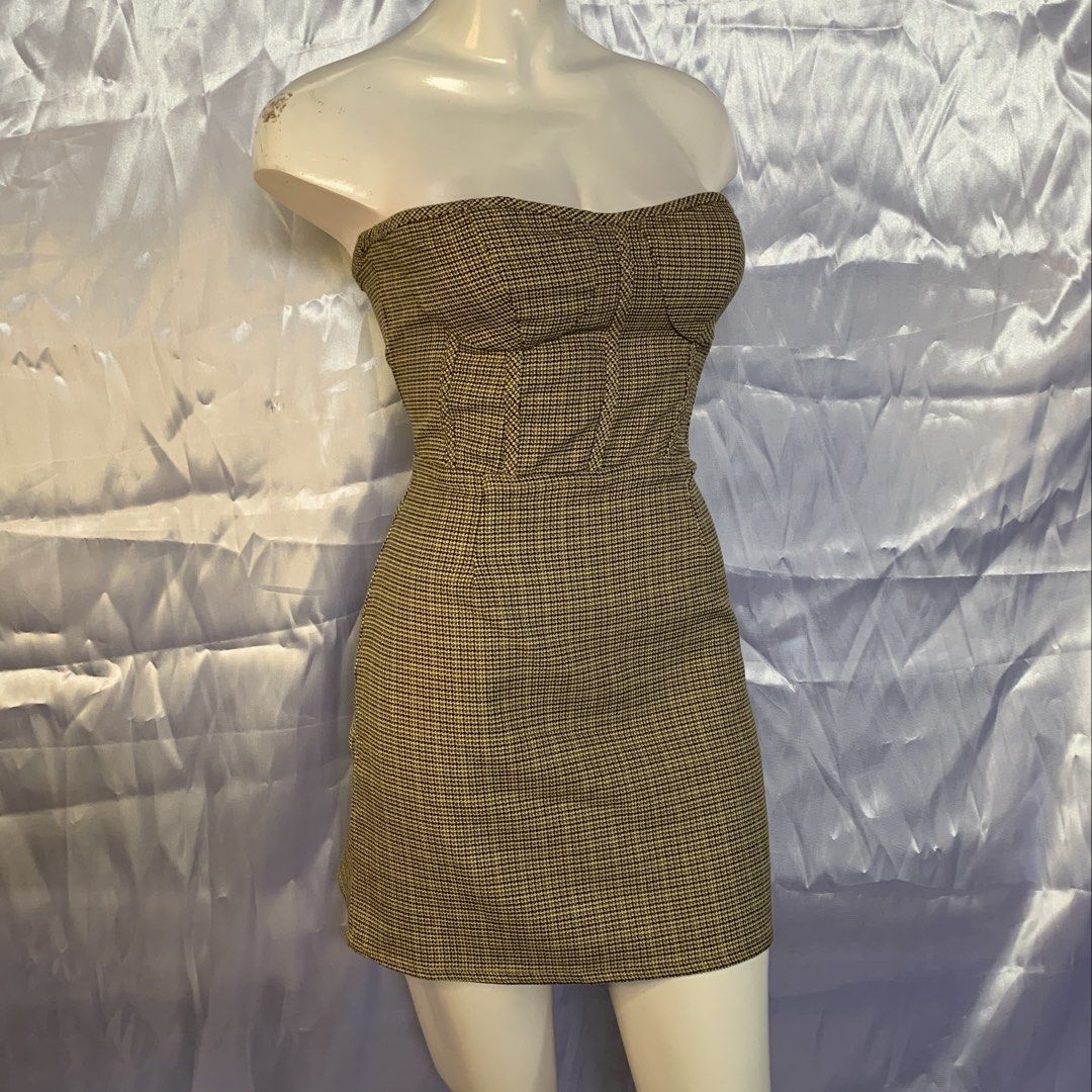 Pull & Bear Plaid Strapless Mini Dress (Category: Dresses) located in Rizal. Submitted by shop_ms.lai (Listing ID 1461592266, Image 1). Description: - Cute plaid strapless mini dress - Brand: Pull & Bear - Sweetheart neckline - Fitted bodice - Empire waist - Flared skirt - Ideal for nights out or parties - Style with heels and a cute bag.