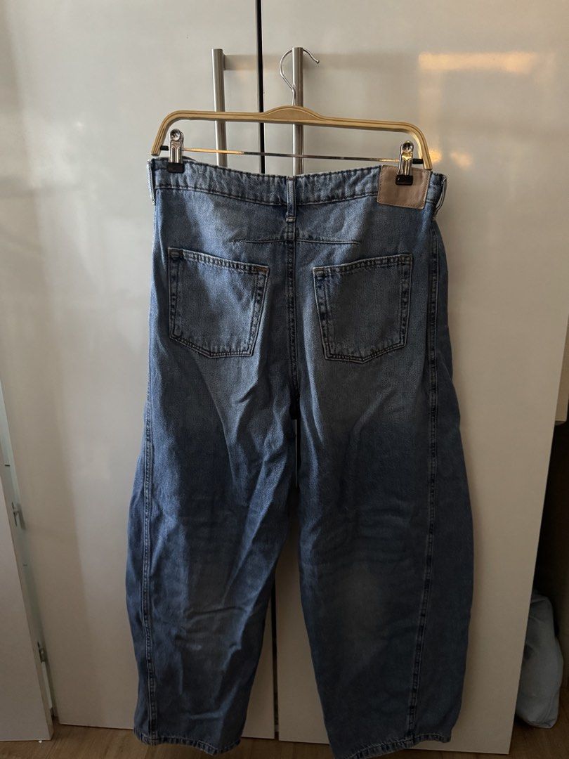 Pull&Bear Blue Denim Jeans Size EUR 38 USA 6 (Category: Jeans) located in Manila. Submitted by keishdbom (Listing ID 1466096779, Image 2). Description: - pilling on the inner thigh area ; no other flaws - best barrel silhouette of a jean ive seen! not my size lang anymore 😔 last price listed. .