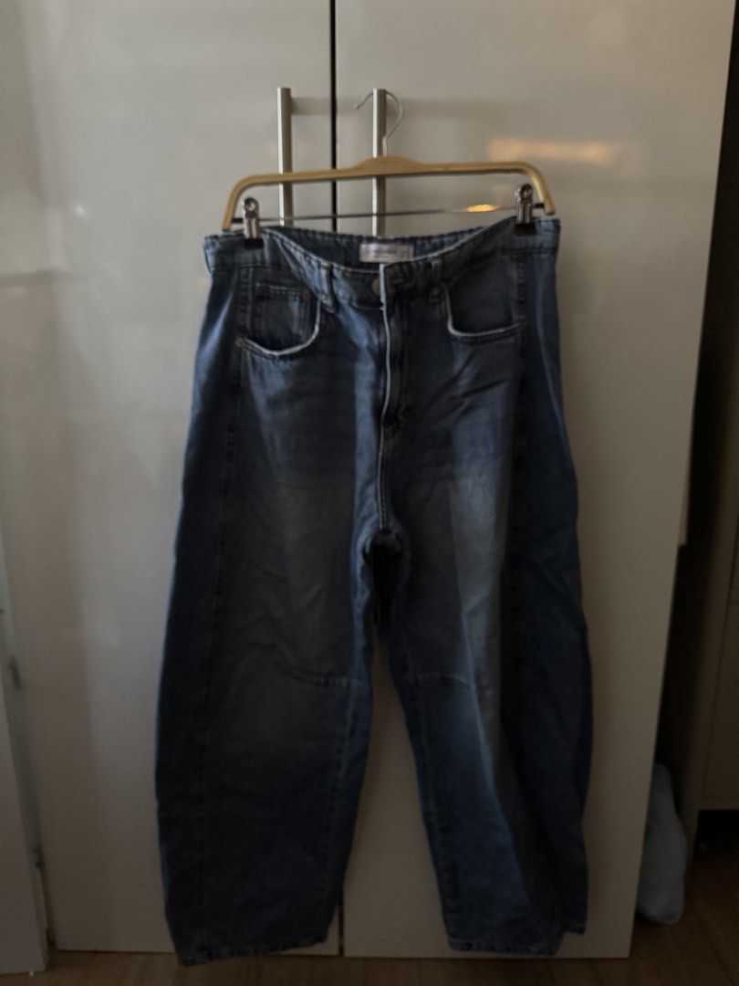 Pull&Bear Blue Denim Jeans Size EUR 38 USA 6 (Category: Jeans) located in Manila. Submitted by keishdbom (Listing ID 1466096779, Image 1). Description: - pilling on the inner thigh area ; no other flaws - best barrel silhouette of a jean ive seen! not my size lang anymore 😔 last price listed. .