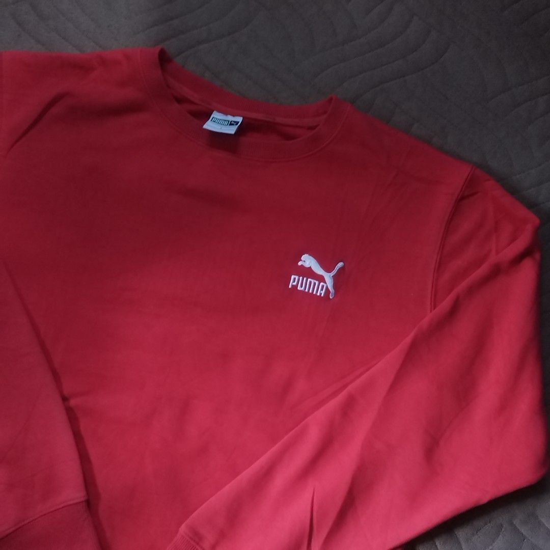 PUMA Classics Multi-Layered Logo Graphic Crewneck Sweatshirt (Category: Hoodies) located in Davao. Submitted by giyuu06 (Listing ID 1465971654, Image 2). Description: PUMA Classics Multi-Layered Logo Graphic Crewneck Sweatshirt | Large | Excellent Condition L 25 W 21.5 SL 24.
