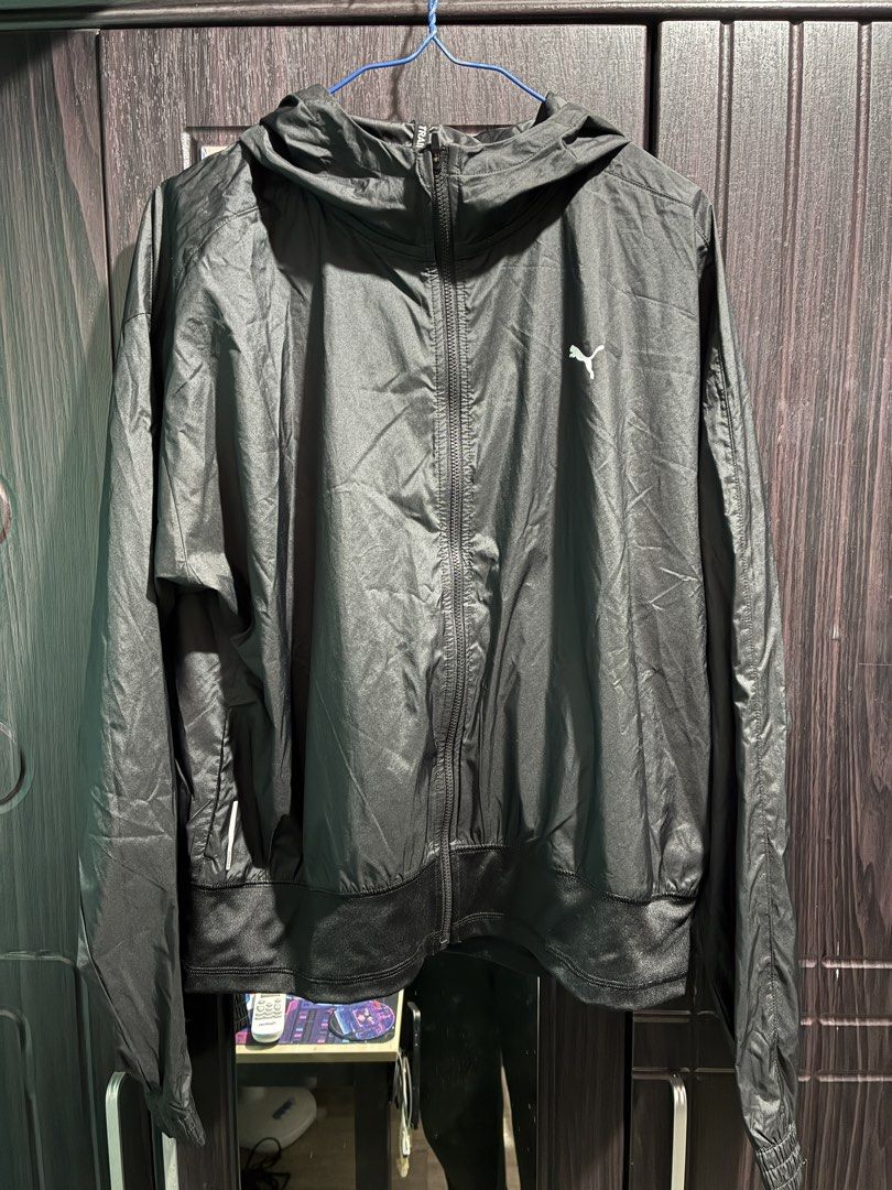 PUMA TRAIN Hooded Windbreaker Jacket (Japan) (Category: Activewear) located in Manila. Submitted by brightforest.1c112c (Listing ID 1466096202, Image 2). Description: Authentic PUMA TRAIN Hooded Windbreaker Jacket (Japan) - Authentic PUMA - Bought in Japan - Size: XL (US/EU) - Color: Black - Condition: Never Used Selling an authentic PUMA TRAIN hooded windbreaker in excellent, brand-new condition. Lightweight, comfortable, and perfect for workout
