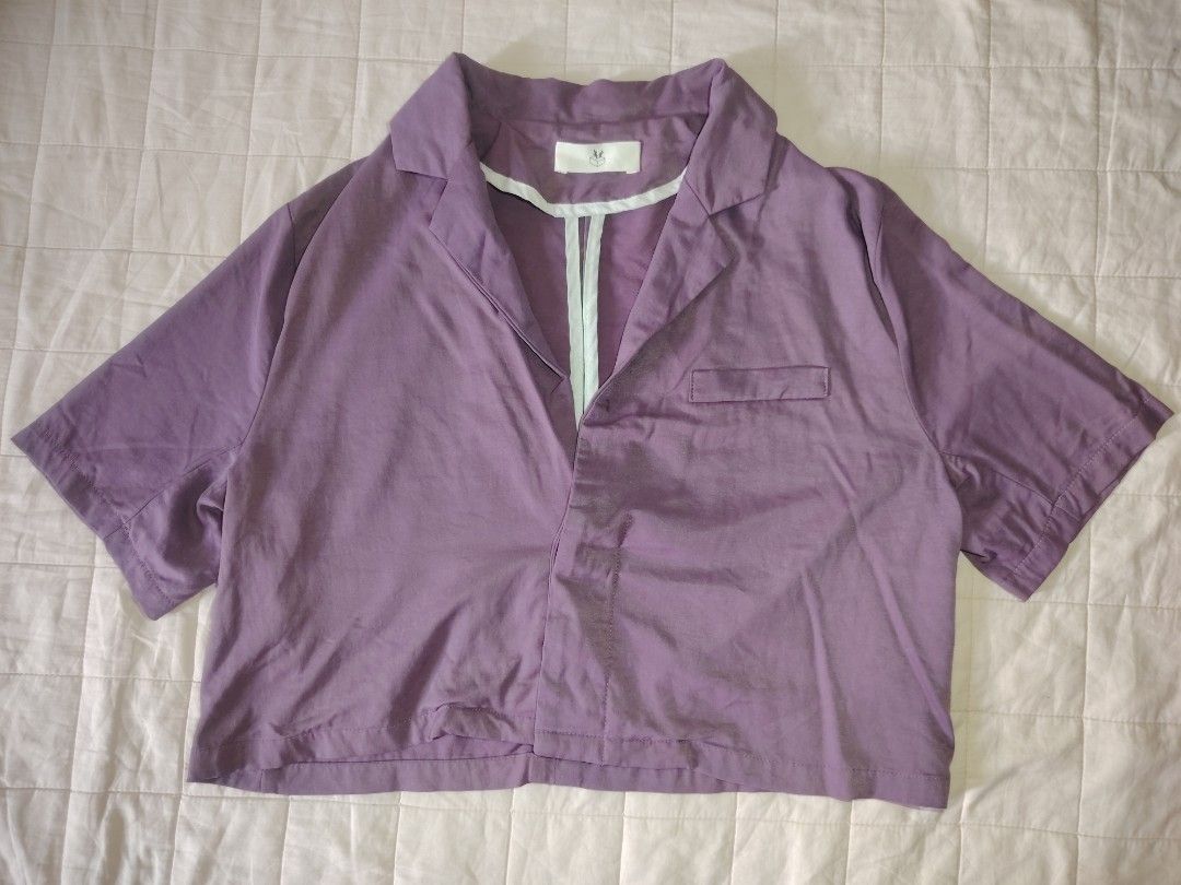 Purple Short Sleeve Cropped Blazer (Category: Others Tops) located in Tarlac. Submitted by your_finds (Listing ID 1466013350, Image 1). Description: Description: - Large ang size - Color Purple / Soft Mauve - Mayroong 2 hidden buttons - No pocket Condition: 8/10 / Good condition Medida size (inch) Bust: 38 Length: 17.