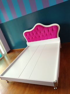 (Category: ) located in . Submitted by secondhandfurnituresg2 (Listing ID 1465974173, Image 1). Description: .
