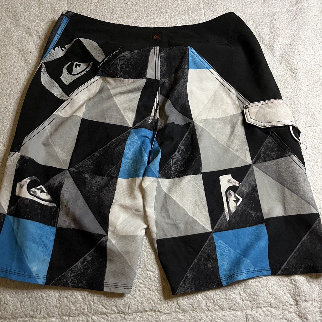 Quicksilver boardshorts (Category: Swim Trunks & Board Shorts) located in Coron. Submitted by tr1p2thr1ft (Listing ID 1465976488, Image 2). Description: Length 21 Waist 32 Hem 11 No issue As new condition Juan Miguel Mondejar(fb acc).