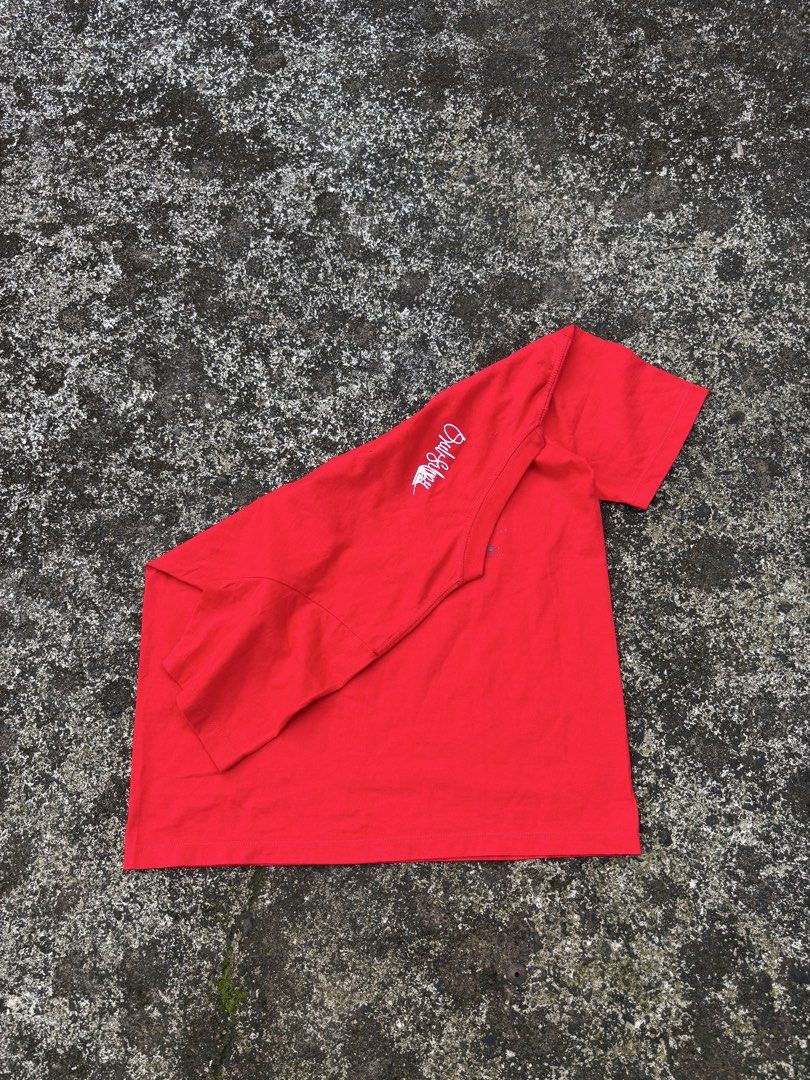 Quiksilver Red Graphic T-Shirt (Category: Tshirts & Polo Shirts ) located in Caloocan City. Submitted by elpotato (Listing ID 1466009822, Image 2). Description: - Brand: Quiksilver - Color: Bright red - Fit: Classic crew neck with short sleeves - Design: Large graphic text on chest and small logo on back shoulder - Condition: Clean fabric with vibrant color throughout - Style: Casual streetwear.