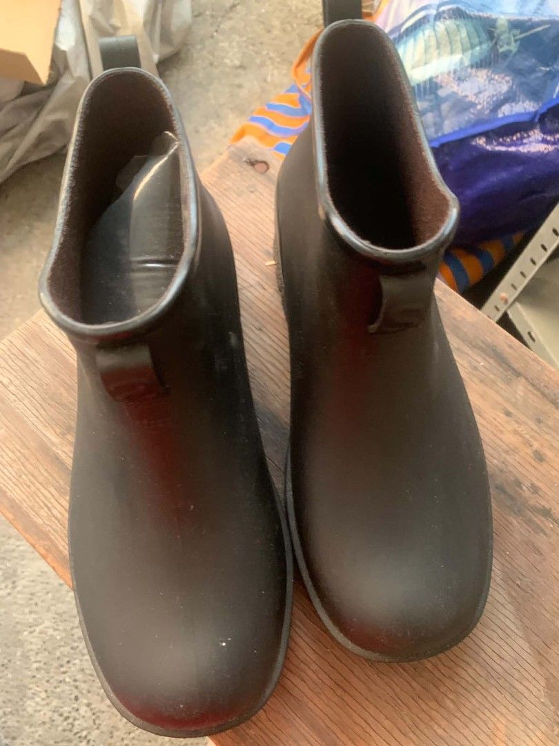 Rain boots - ankle high (Category: Boots) located in Las Pinas. Submitted by apples_here (Listing ID 1466050049, Image 3). Description: New Wrong size Size :8 Rubber PM for inquiries.
