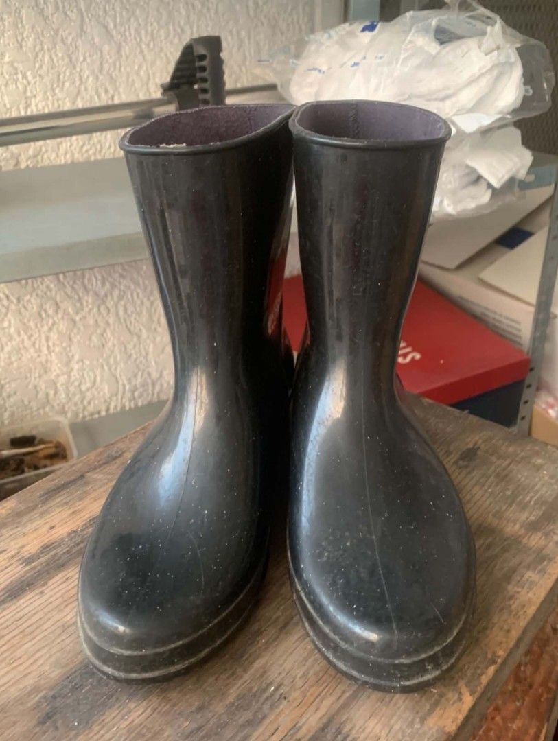 Rain boots -mid high (Category: Boots) located in Las Pinas. Submitted by apples_here (Listing ID 1466051438, Image 2). Description: Used but still in good condition *With small dots of paint Rubber made Size 7.