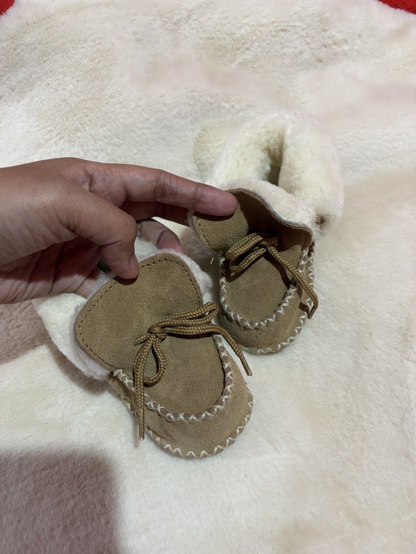 Ralph Lauren Baby Suede Shearling Booties (Category: Babies & Kids Fashion) located in Manila. Submitted by kindledph_ (Listing ID 1466023509, Image 3). Description: RFS: Decluttering - Authentic Ralph Lauren baby booties - Premium brown suede material with soft white faux shearling lining - Adorable lace-up bow detail on top - Signature embroidered logo on the side - Suede sole with embossed logo lettering - Keeps tiny feet warm, cozy, and styli