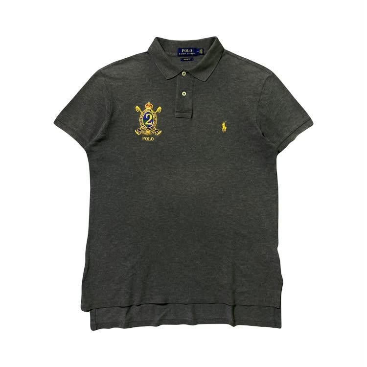 Ralph Lauren Dark Grey small pony (Category: Tshirts & Polo Shirts ) located in Caloocan City. Submitted by silver.itsmeluna (Listing ID 1466045340, Image 1). Description: 21 x 28 color rate: 10/10 condition: excellent flaw: slits.
