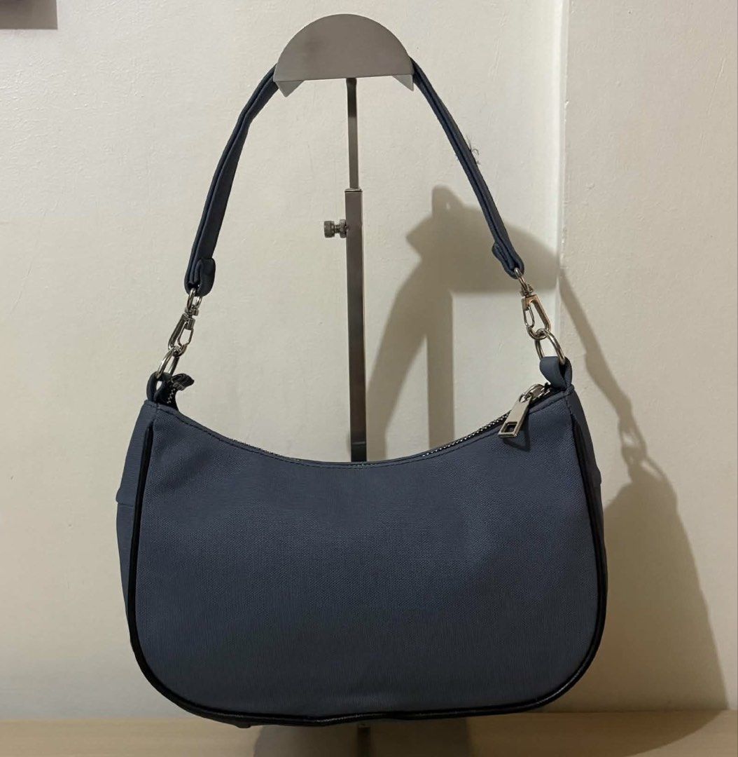 Ralph Lauren Denim Canvas Arm Bag (Category: Shoulder Bags) located in Cavite. Submitted by chubbsavenue (Listing ID 1466151694, Image 3). Description: .