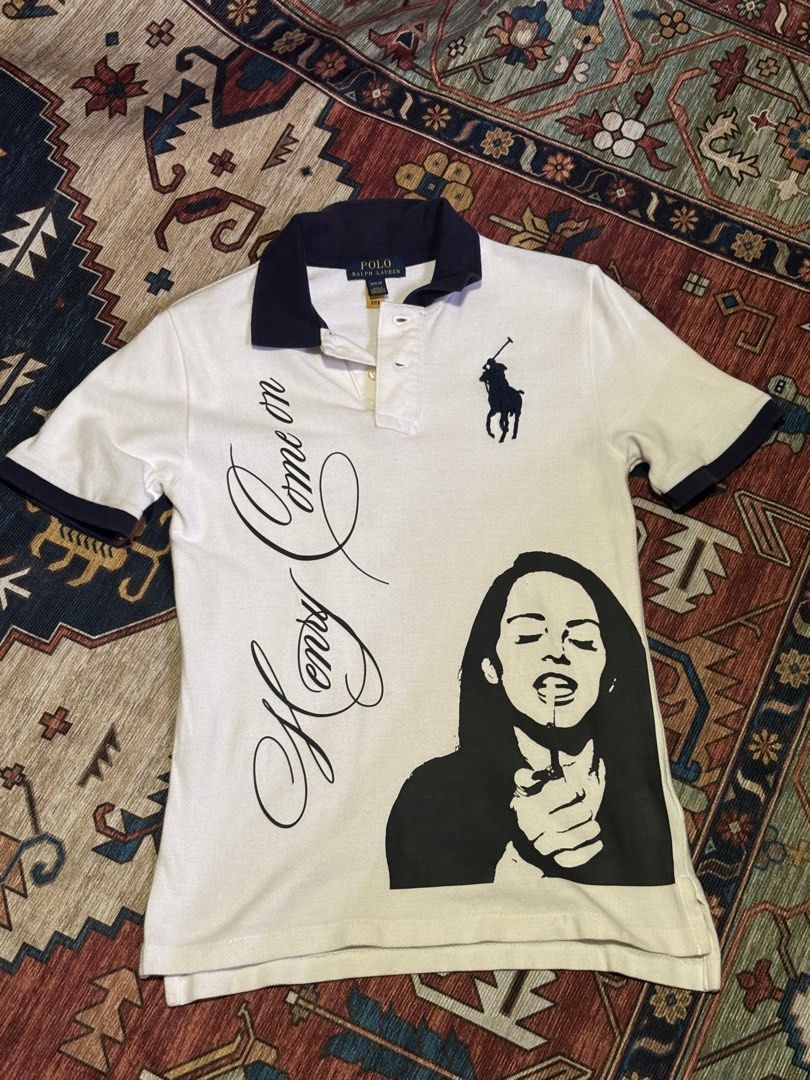 Ralph Lauren Polo LDR “Henry Come on” customize (Category: Shirts) located in Caloocan City. Submitted by worthysupplies-83215 (Listing ID 1466035247, Image 1). Description: white Polo Ralph Lauren style graphic polo shirt featuring a black graphic of Lana Del Rey with script text reading “Come on, Henry”. length:24 inches width: 15.5 inches .