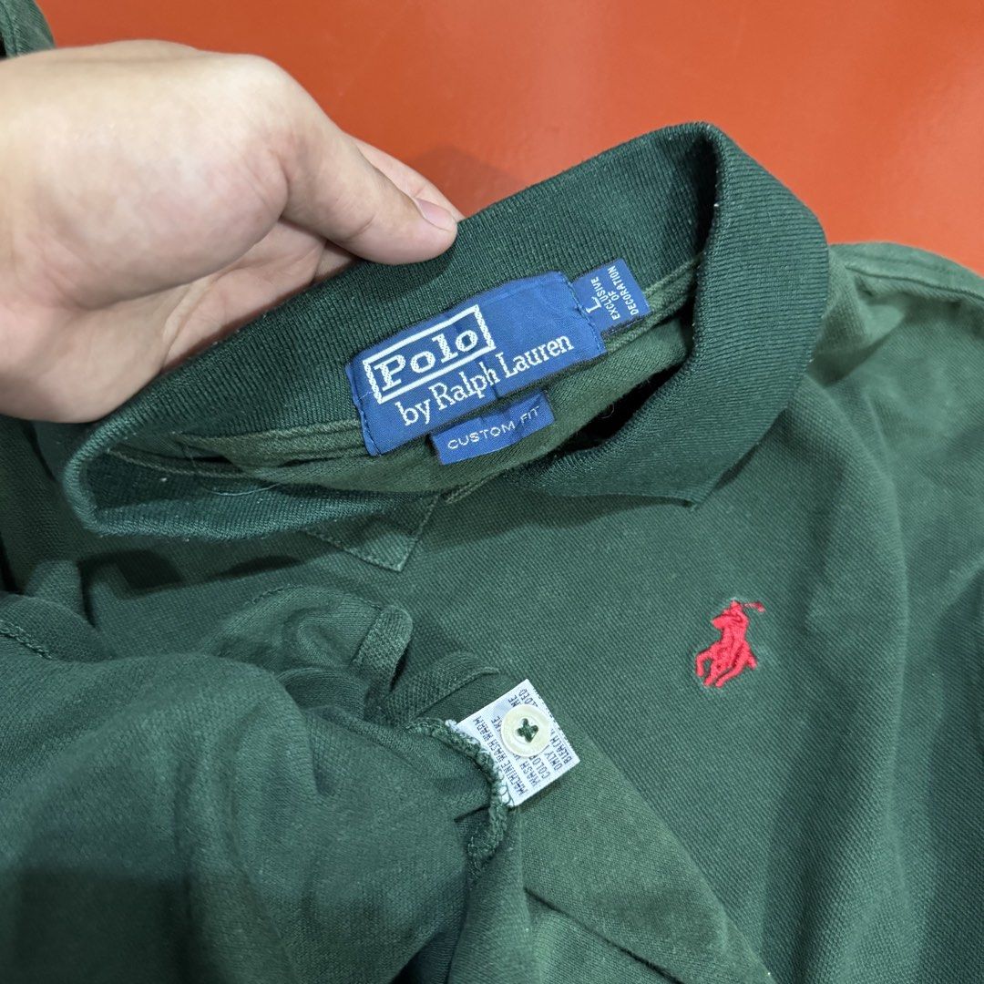 RALPH LAUREN POLO SHIRT (Category: Tshirts & Polo Shirts ) located in Pasig City. Submitted by buzzthrifty (Listing ID 1466099209, Image 3). Description: SIZE M-L 20x25 EXCELLENT CONDITION SIGN OF USE (LINTS) .