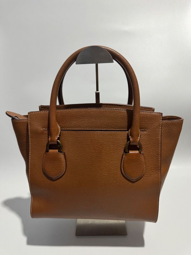 Ralph Lauren Ricky Turnlock Handbag (Category: Luxury Bags & Wallets) located in Las Pinas. Submitted by coluxxexprelovedstreet1828 (Listing ID 1466138320, Image 2). Description: Authentic Ralph Lauren Rank AB Small dirt on inside lining Minimal signs of use Guaranteed authentic Negotiable Detailed pics available upon request No to meet up Courier j&t, LBC (by schedule) Lalamove/grab around metromanila SF shoulder by buyer .