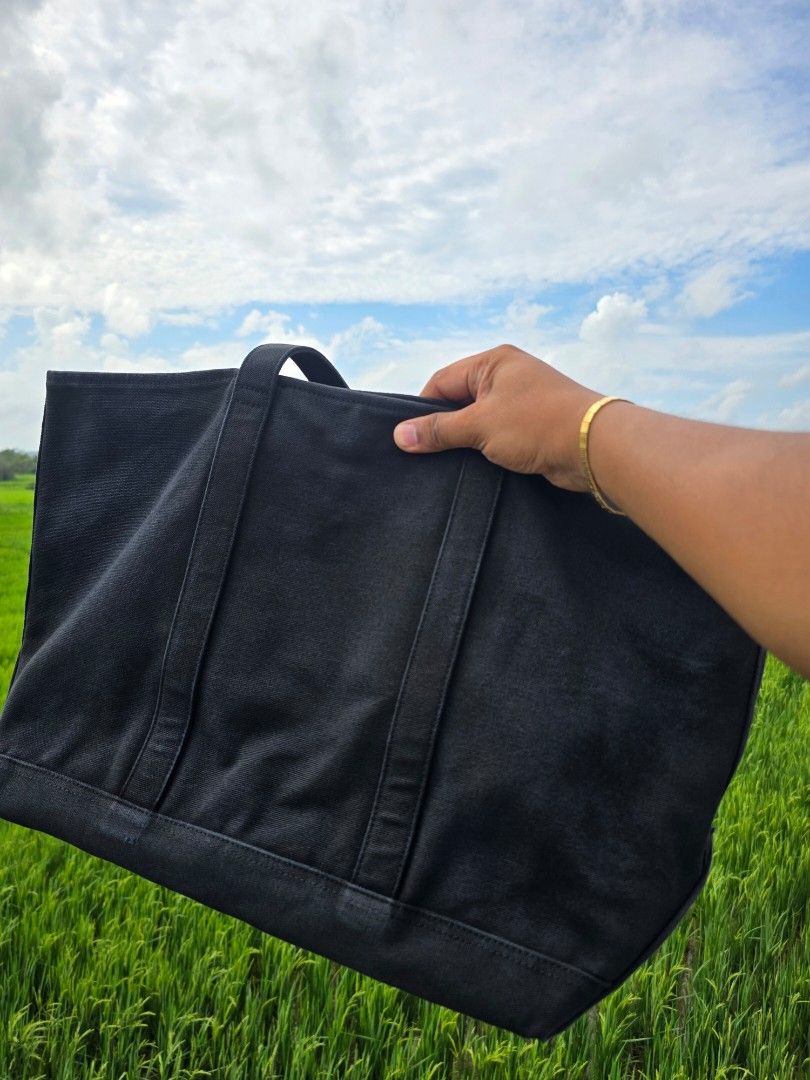 RALPH LAUREN TOTE (Category: Shoulder Bags) located in Baguio. Submitted by legitbuyerpoako (Listing ID 1465958902, Image 3). Description: READY TO USE.