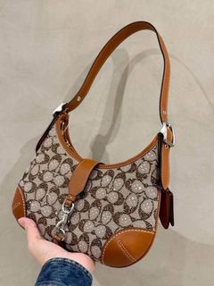 (Category: ) located in . Submitted by authentic_coach_mk_bag_murah (Listing ID 1466029987, Image 1). Description: .