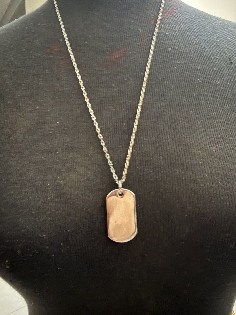 Rectangular pendants (Category: Necklaces) located in Pasig City. Submitted by smartshopping.ph (Listing ID 1466081429, Image 3). Description: Rectangular pendants K18GF marked Ingot pendant - 800 php Classic dog tag pendant - 800 php Pierre Cardin Vertical Bar - 800 php.