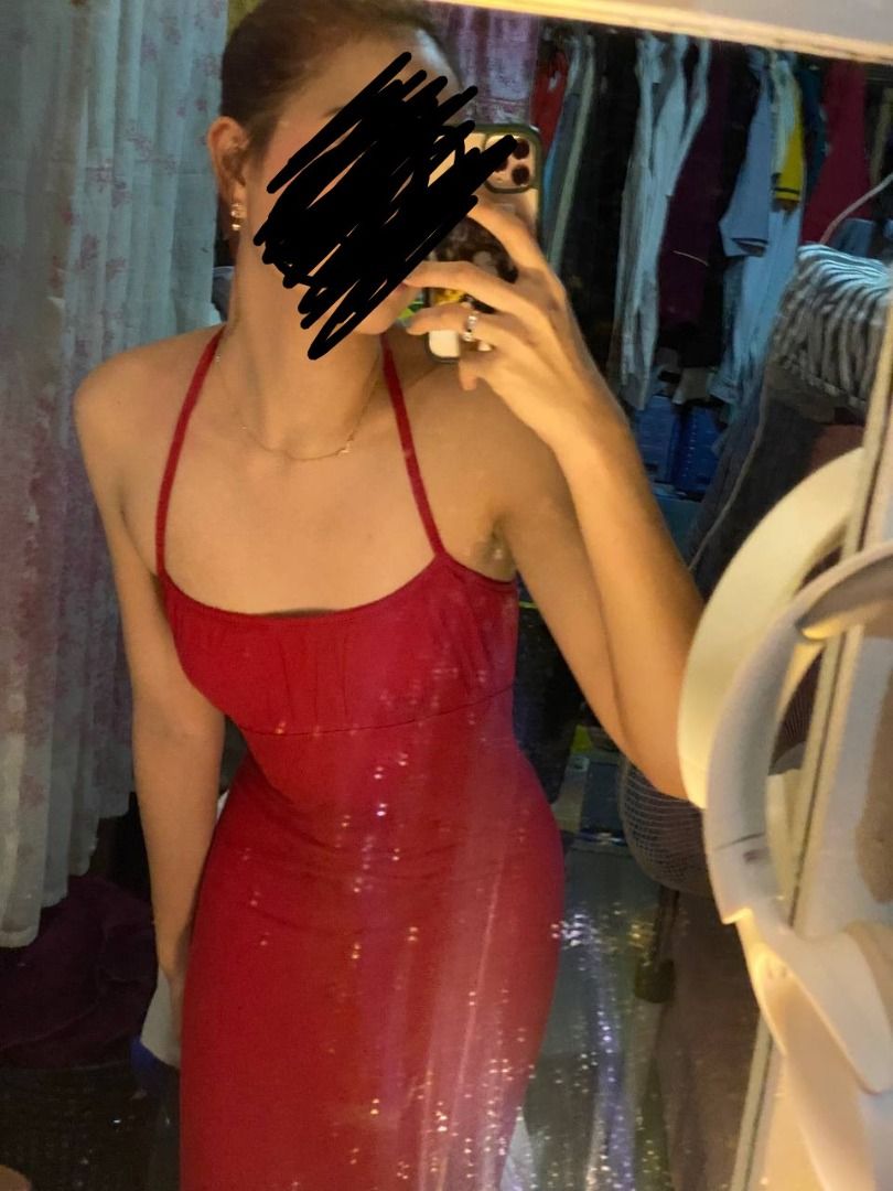 Red bodycon dress (Category: Dresses) located in Quezon City. Submitted by vanilyuh916 (Listing ID 1466143568, Image 1). Description: -Small-Medium -Halter neck with self-tie straps -Sexy backless design .
