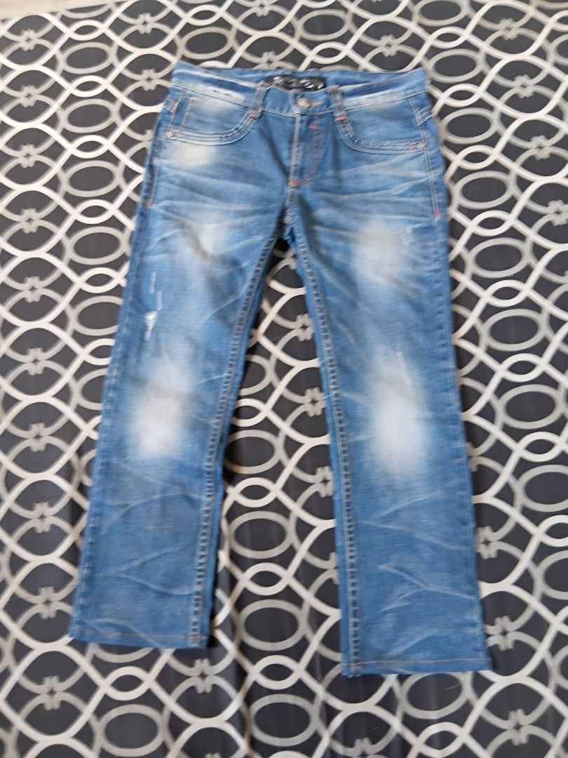 Red pepper pants (Category: Jeans) located in Caloocan City. Submitted by allen_09191996 (Listing ID 1465963960, Image 1). Description: Red pepper pants Size 32.