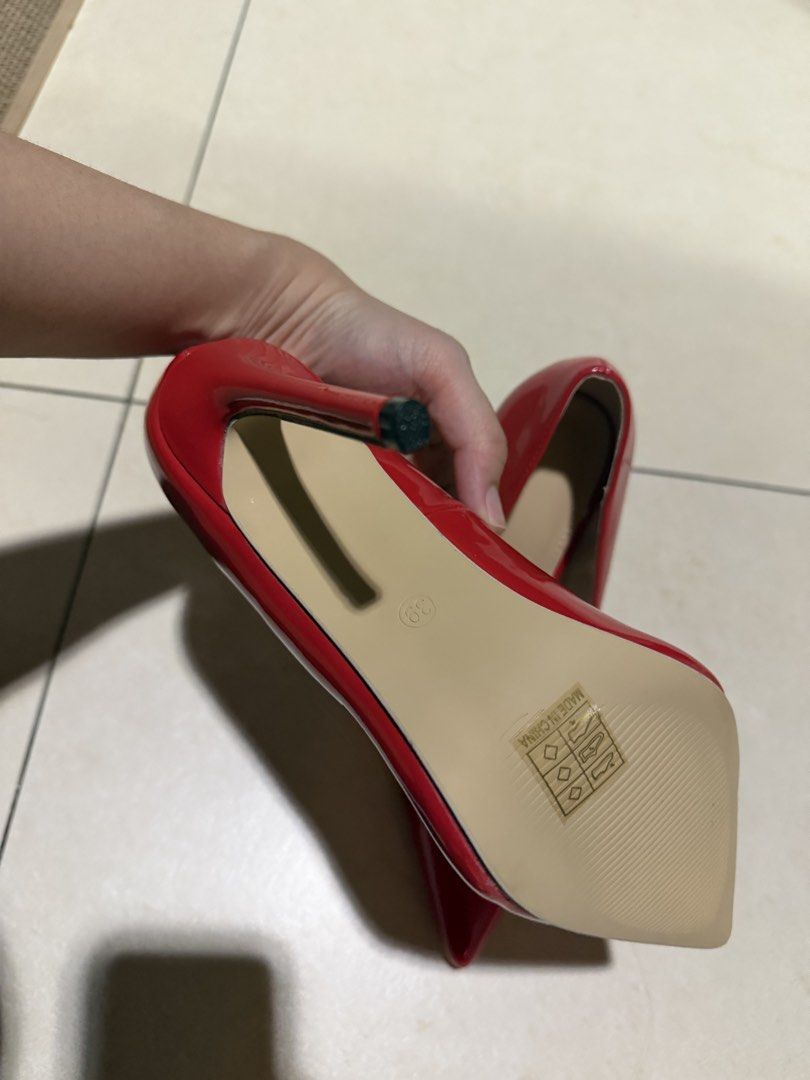 Red pumps (Category: Casual Shoes) located in Pasig City. Submitted by deedee235 (Listing ID 1466063370, Image 3). Description: RFS- too big- never been used (brand new).