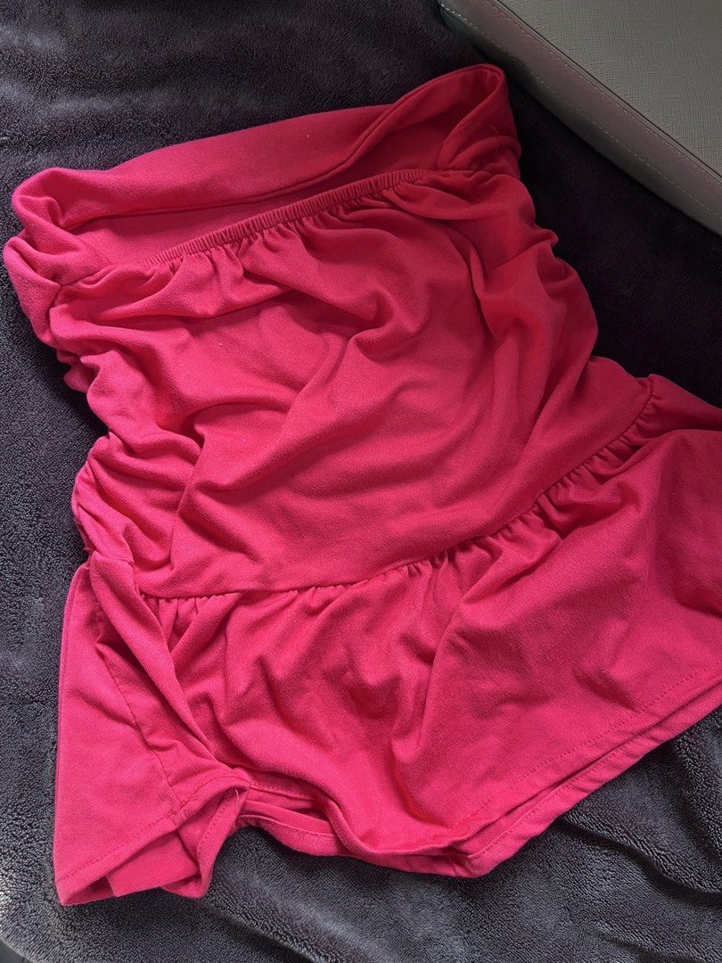 Red tube top | Skirt (Category: Sleeveless) located in Manila. Submitted by serra_shop (Listing ID 1466118535, Image 3). Description: Tube and skirt na to 2 in 1 50 nalang Pinang sukat sukat lang.