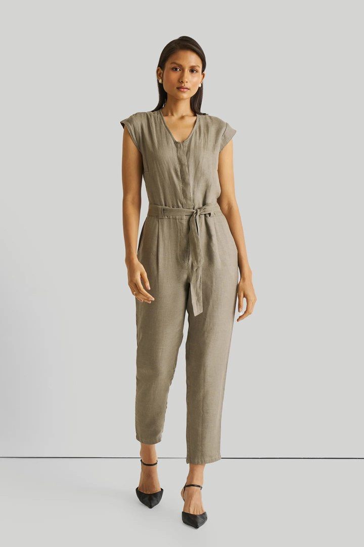 Reistor Hemp Noir Jumpsuit (Category: Jumpsuits) located in Baybay. Submitted by shikita27906 (Listing ID 1466031010, Image 2). Description: Made from 100% Hemp Slightly tapered leg V neck with concealed placket Pocket on both sides Handcrafted in India Garment length for Size M is 56.75 inches.