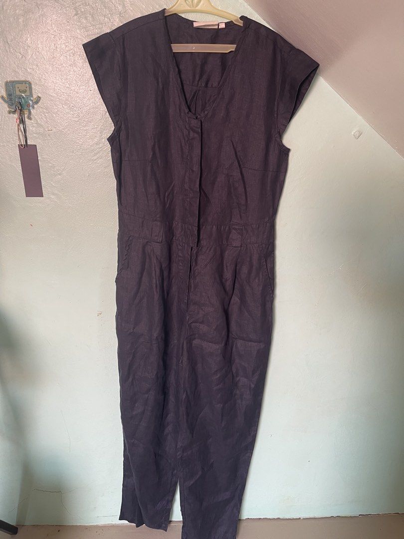 Reistor Hemp Noir Jumpsuit (Category: Jumpsuits) located in Baybay. Submitted by shikita27906 (Listing ID 1466031010, Image 3). Description: Made from 100% Hemp Slightly tapered leg V neck with concealed placket Pocket on both sides Handcrafted in India Garment length for Size M is 56.75 inches.